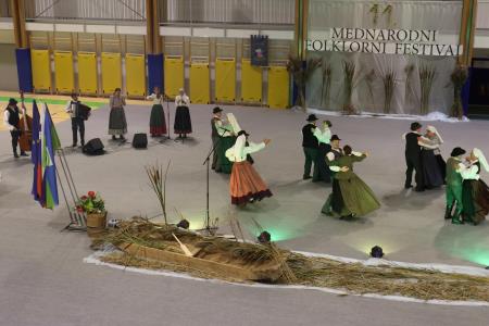 11. MEDNARODNI FOLKLORNI FESTIVAL RAKEK 18 FOTO LJUBO VUKELIČ